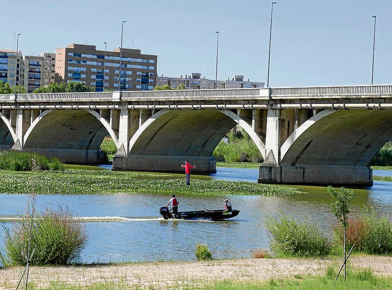 Dynamo el mago cruza andando el Guadiana. Desvelamos el truco