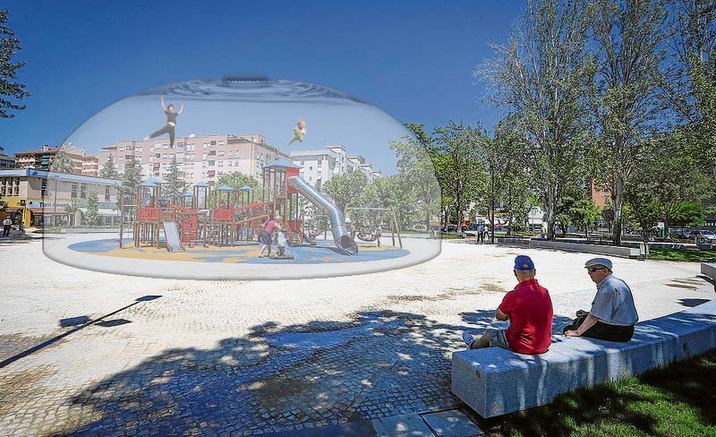 Instalan un espacio de gravedad cero en el parque de la Plaza de las Américas